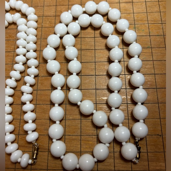 MCM White x3 Variety Shape Beads Necklaces 24”L 60s 70s Barrel Roll Clasp EVC - Picture 4 of 11